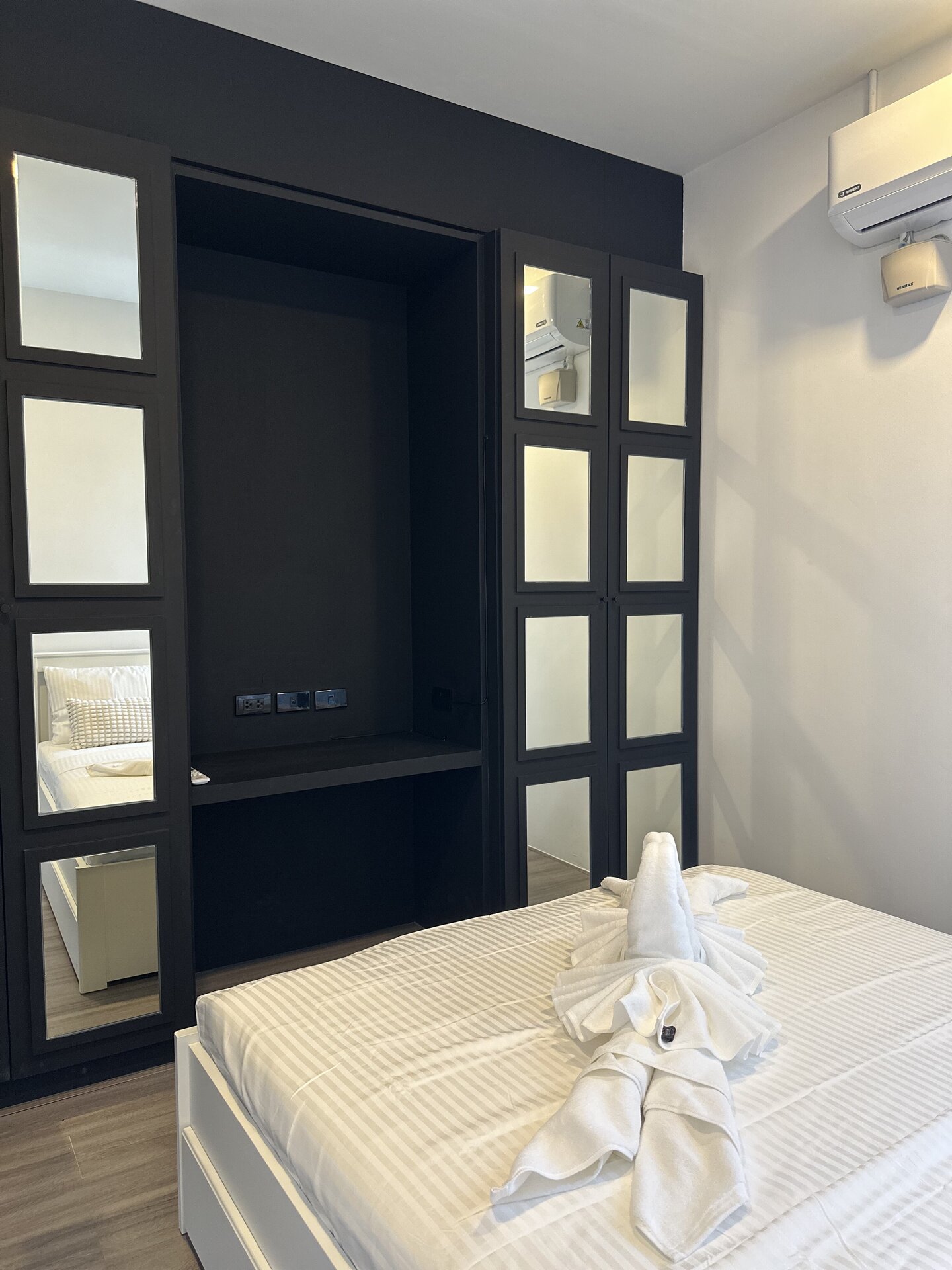 The 8 pool villa (ID 566)