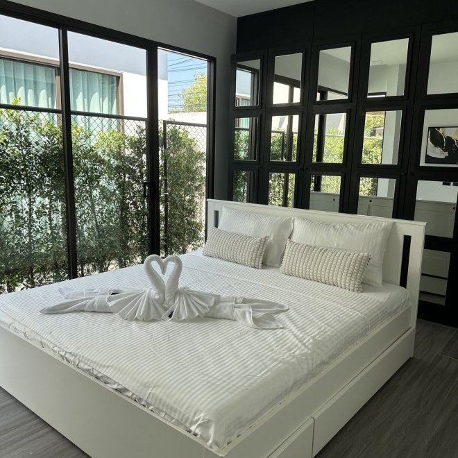 The 8 pool villa (ID 566)