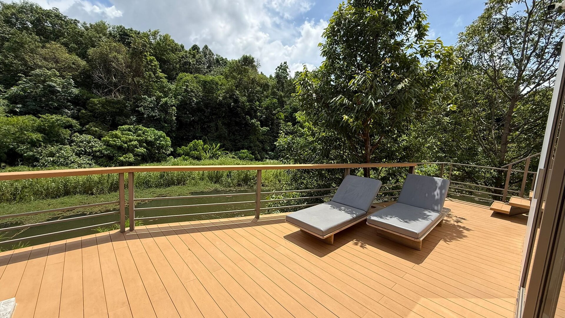 เลคฟร้อนท์วิลล่าบ้านมานิค-5 ห้องนอน (ID 155)