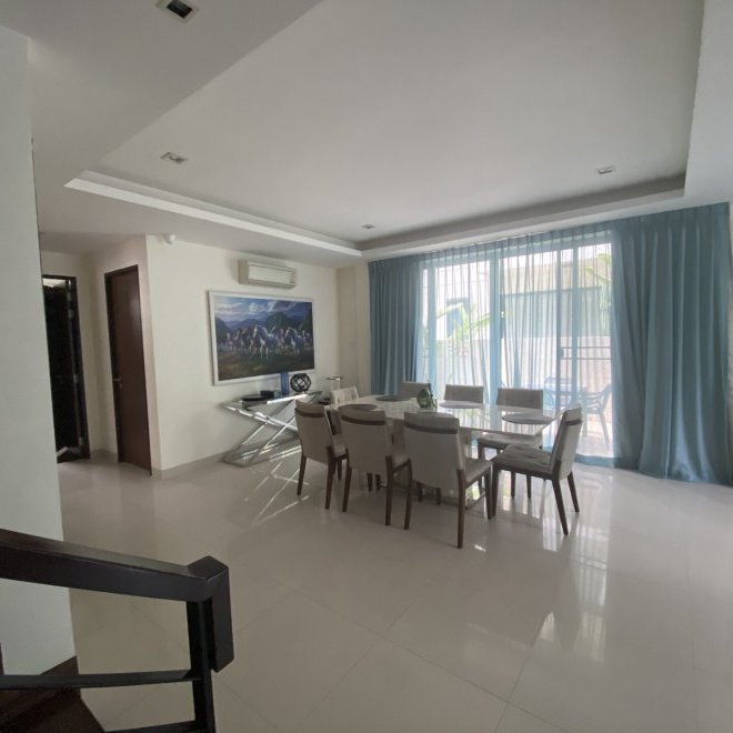 4 bedroom townhouse with swimming pool in Laguna Park (ID 49)