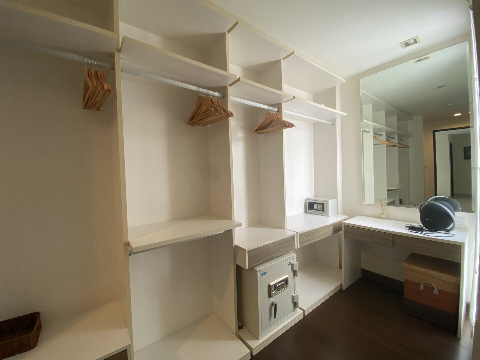 4 bedroom townhouse with swimming pool in Laguna Park (ID 49)