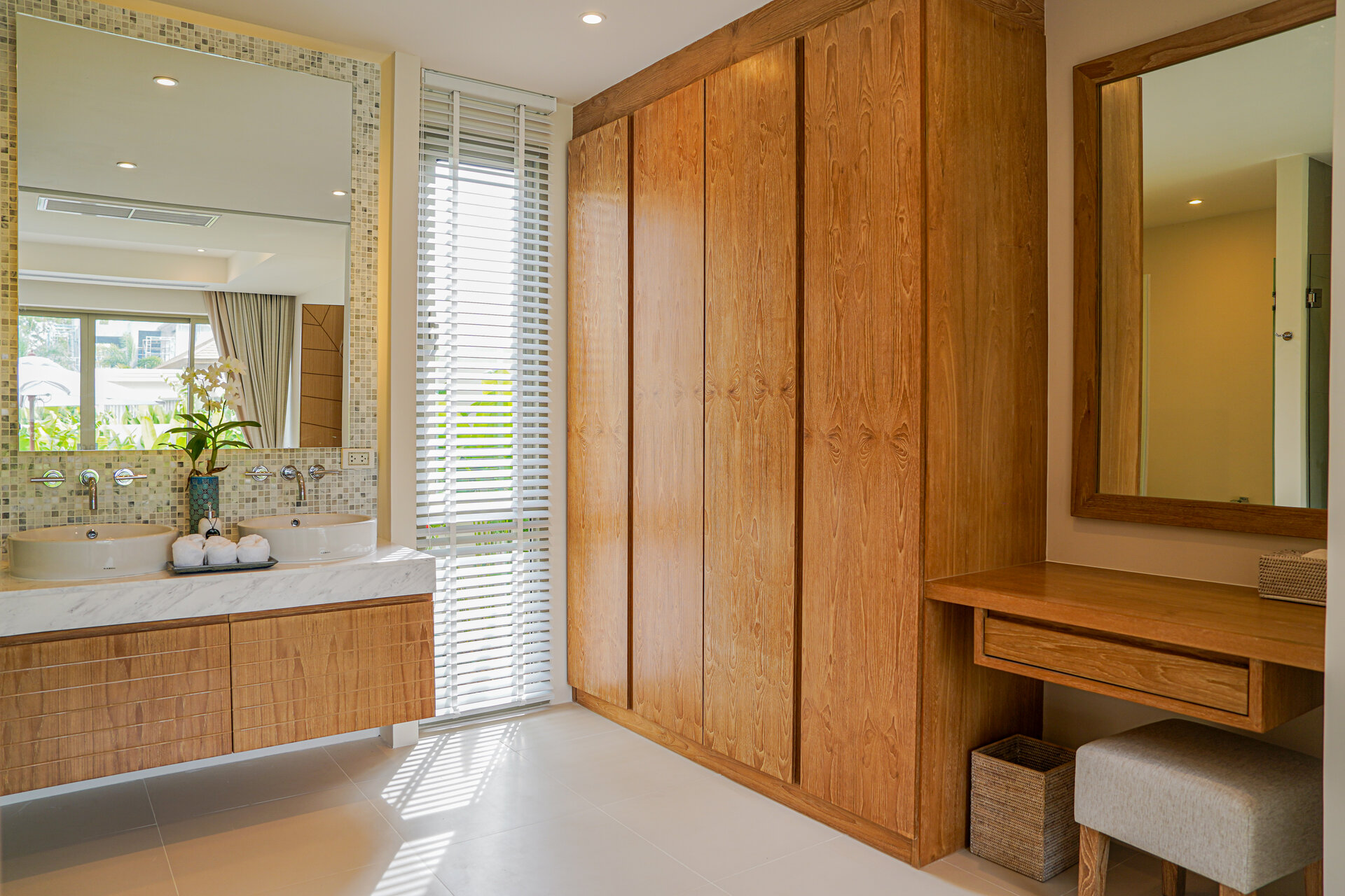 ตรีชาดาอาซัวร์ (ID 688)