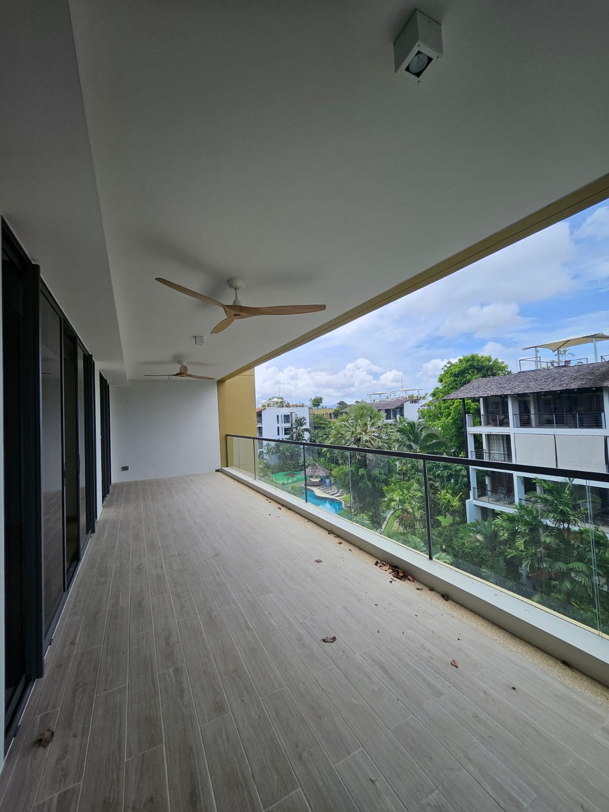 2 ห้องนอนสำหรับขายในลากูน่าบีชไซด์ (ID 384)