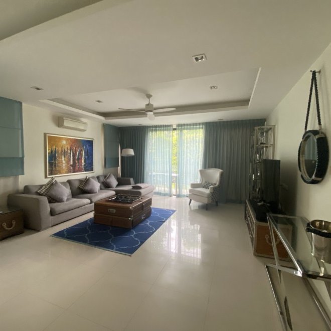 4 bedroom townhouse with swimming pool in Laguna Park (ID 49)