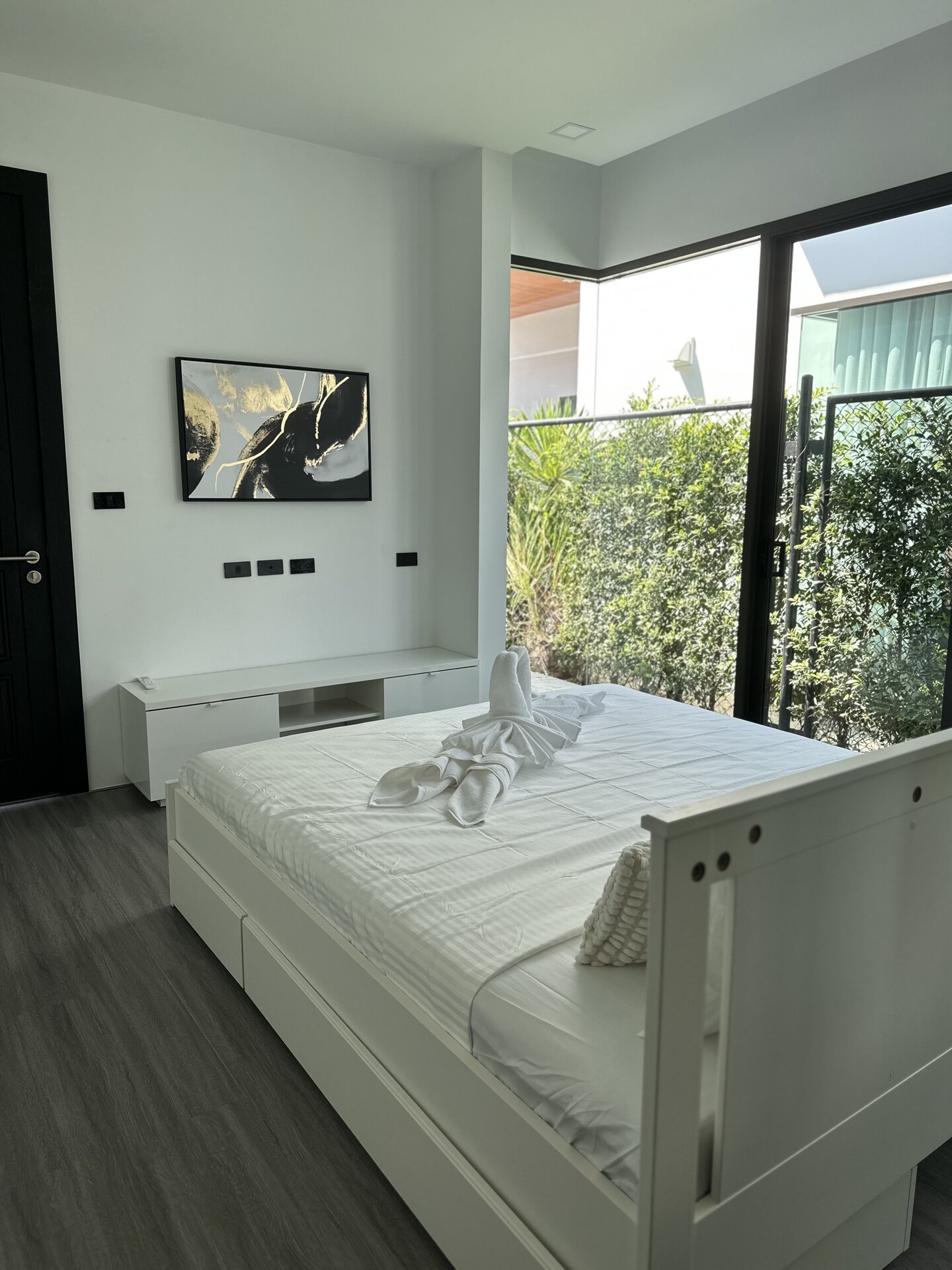 The 8 pool villa (ID 566)