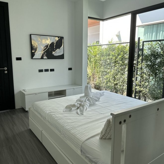 The 8 pool villa (ID 566)