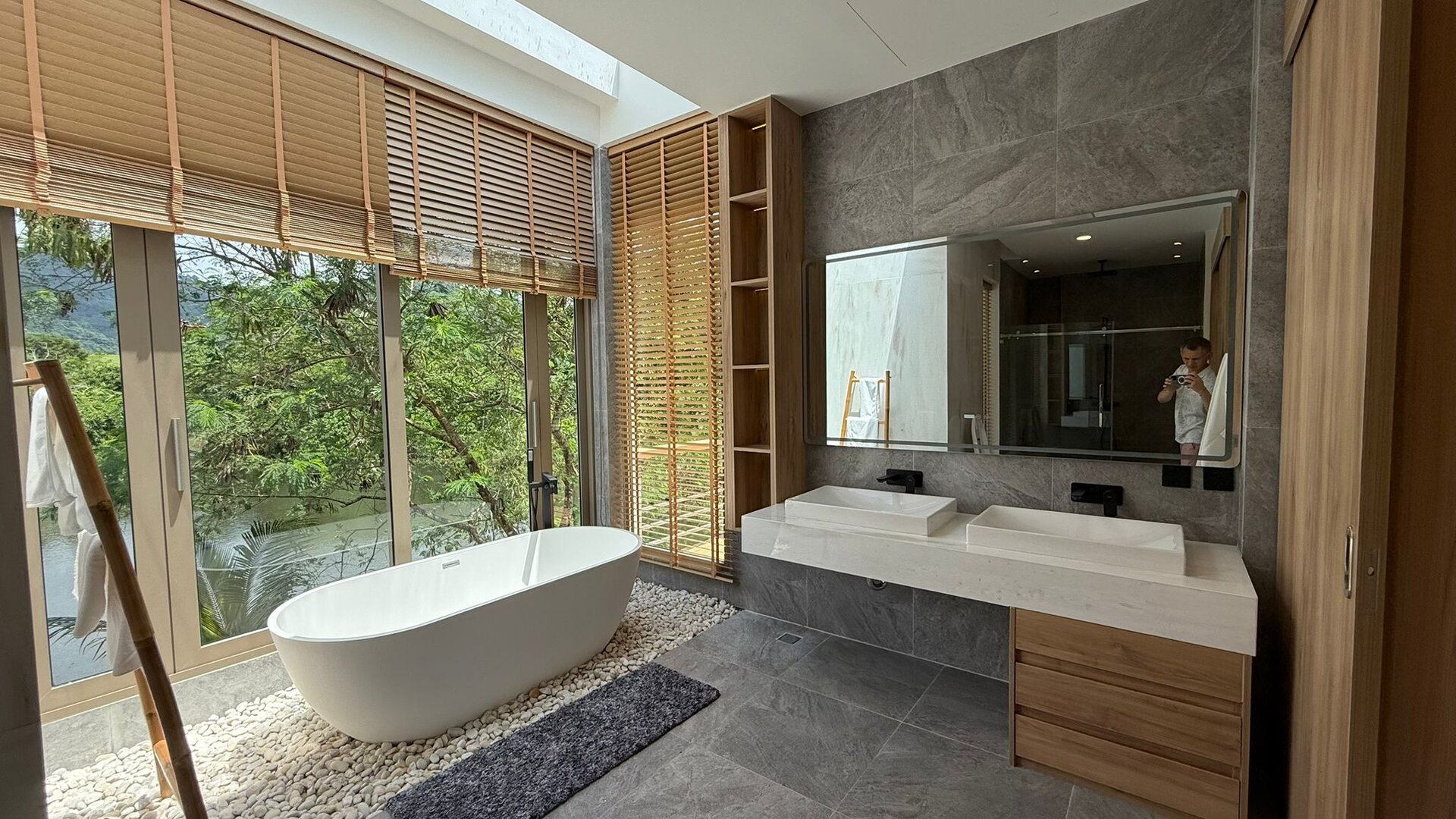 เลคฟร้อนท์วิลล่าบ้านมานิค-5 ห้องนอน (ID 155)