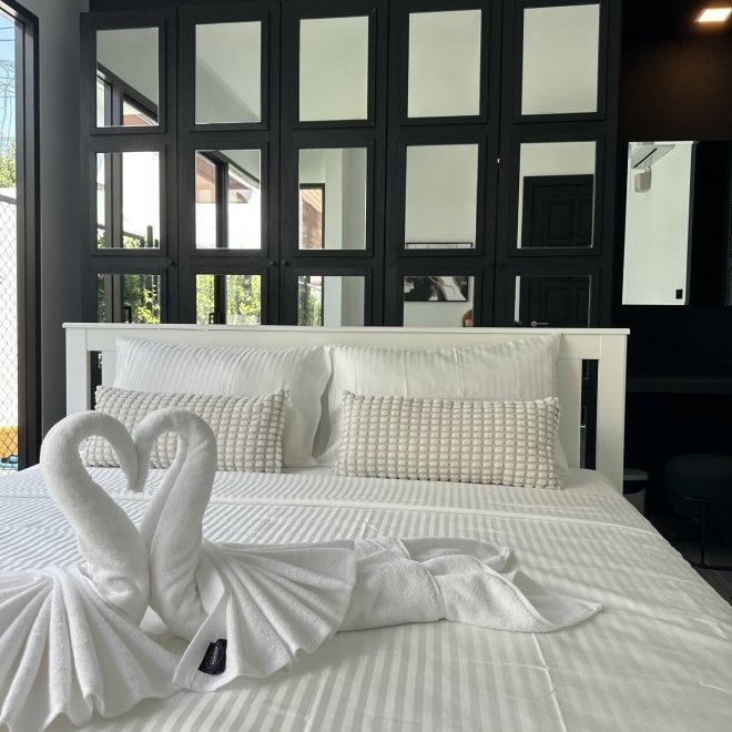 The 8 pool villa (ID 566)