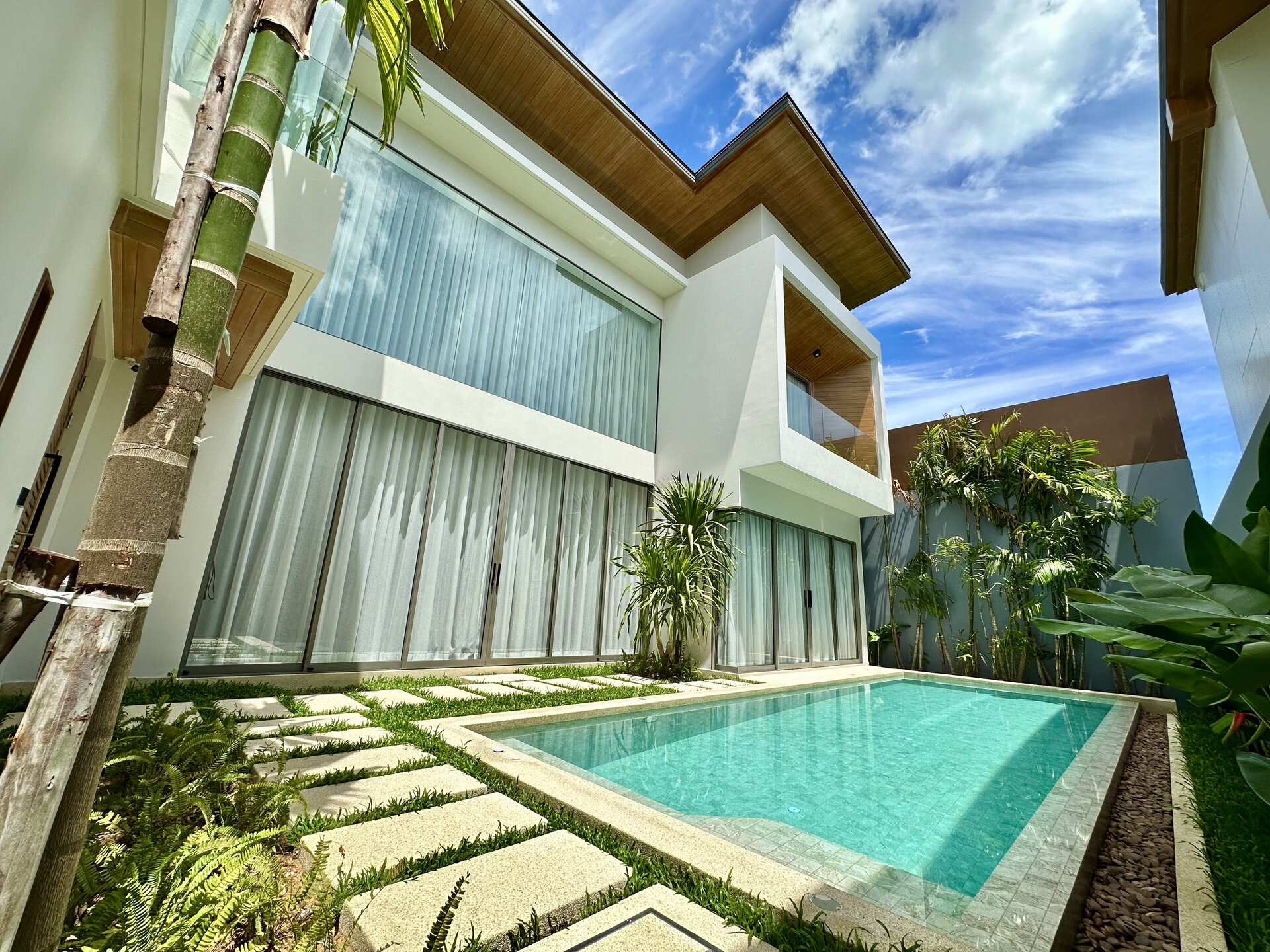 Аренда люксовой 3 спальной виллы в Zenity (ID 281)