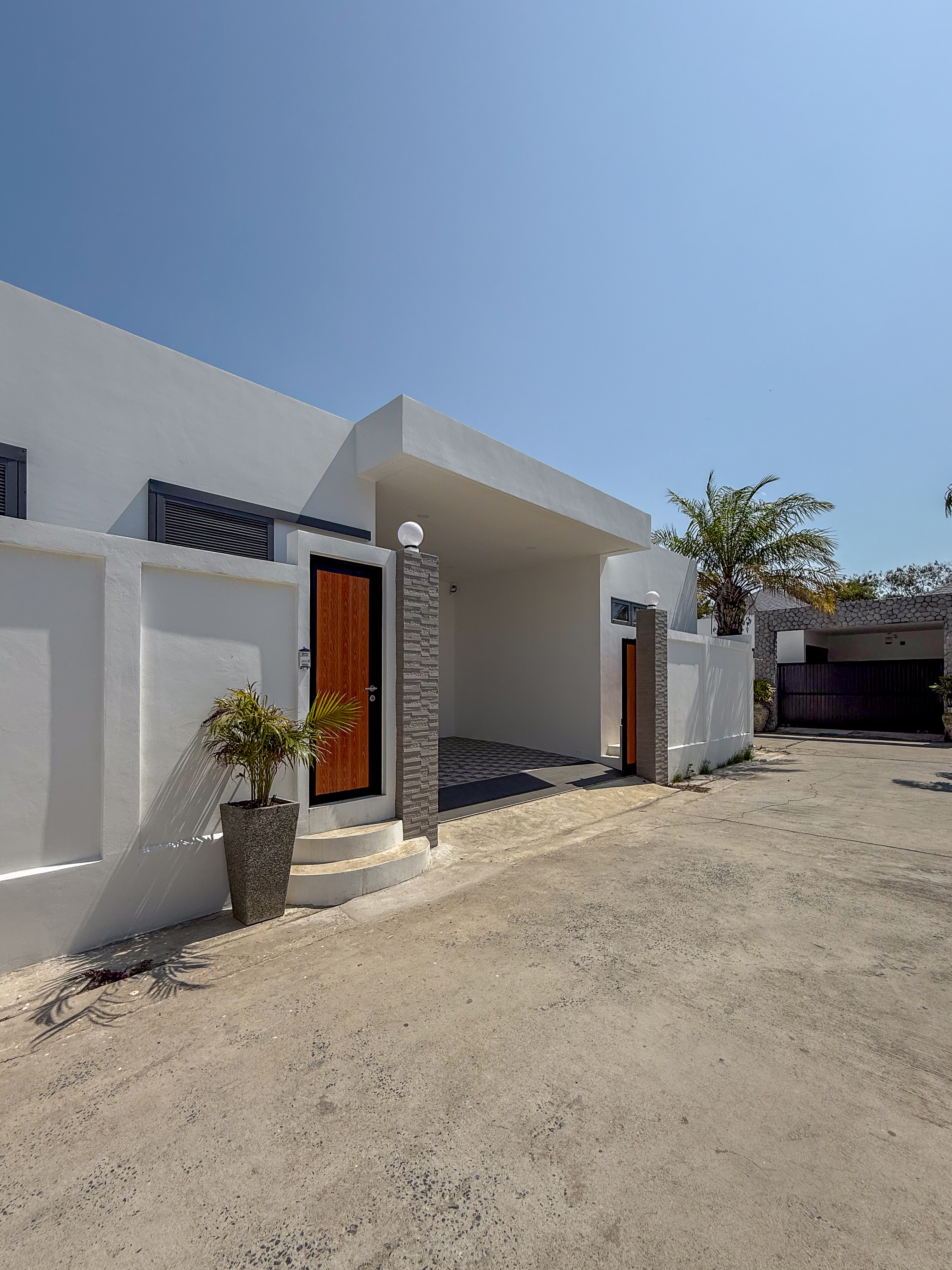 Продажа 3-спальной виллы Villa Nai Harn Residence (ID 523)