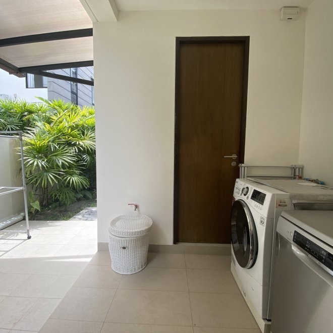 4 bedroom townhouse with swimming pool in Laguna Park (ID 49)