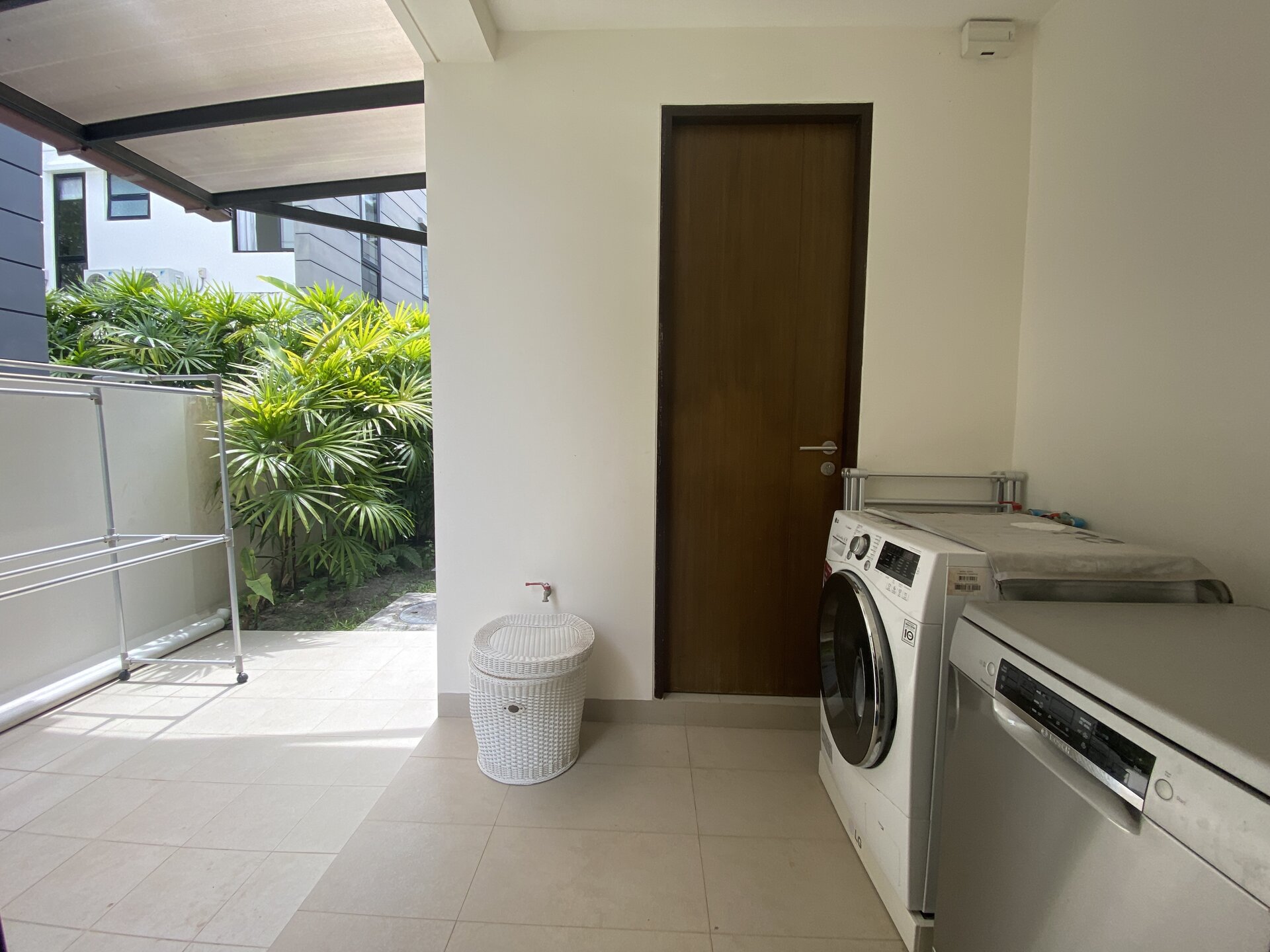 4 bedroom townhouse with swimming pool in Laguna Park (ID 49)