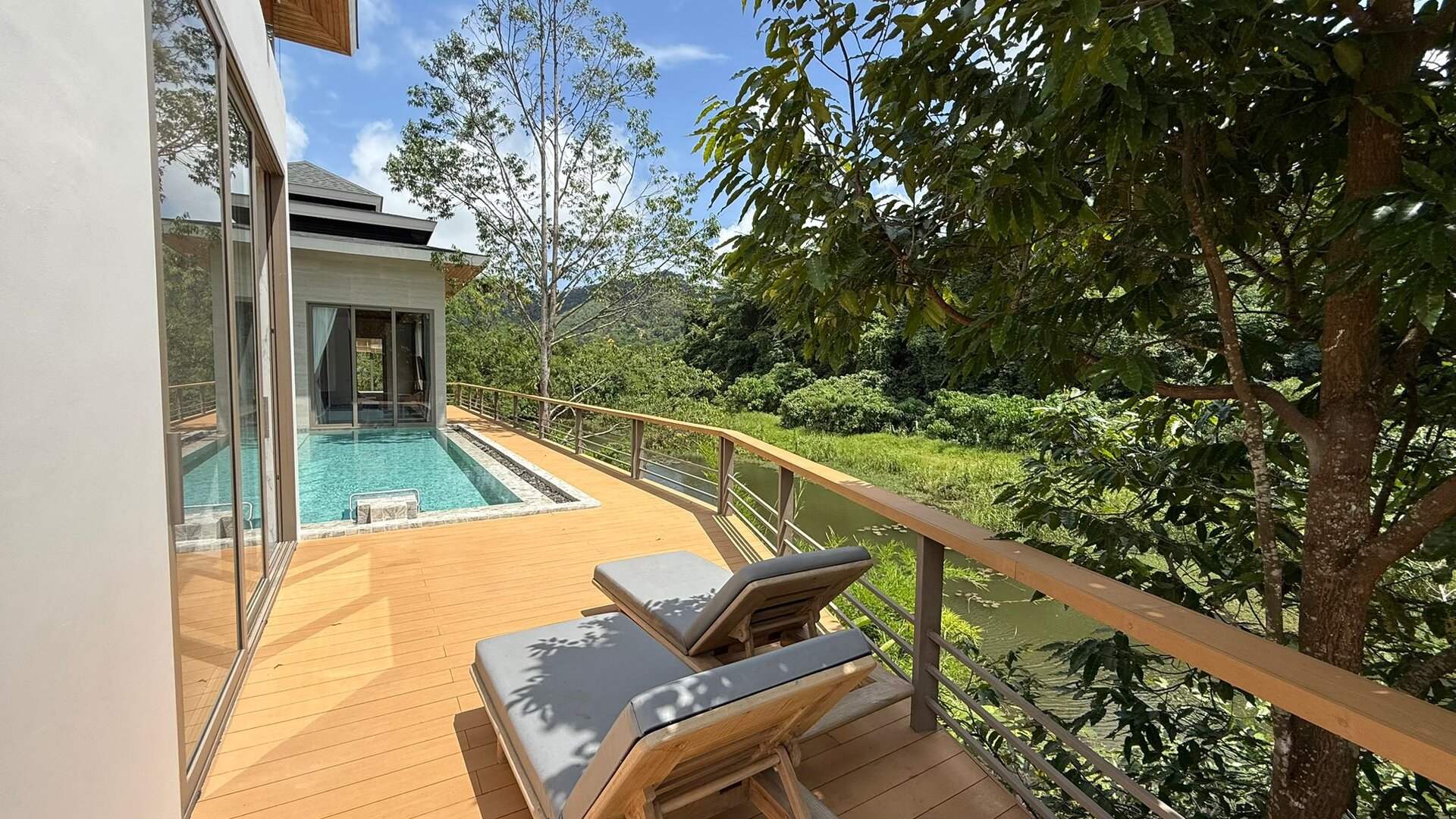 เลคฟร้อนท์วิลล่าบ้านมานิค-5 ห้องนอน (ID 155)