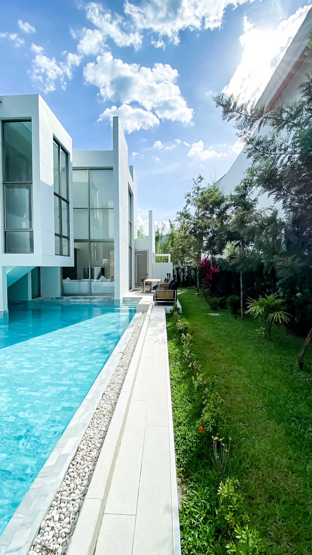 เข้ายึดคฤหาสน์ LuxPride 3 (ID 568)