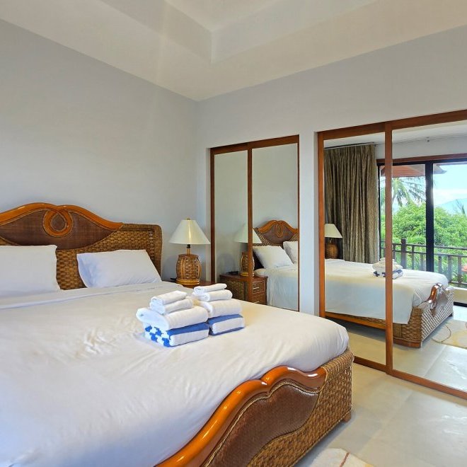 วิลล่าปรับปรุงใหม่ในลากูน่า (ID 623)