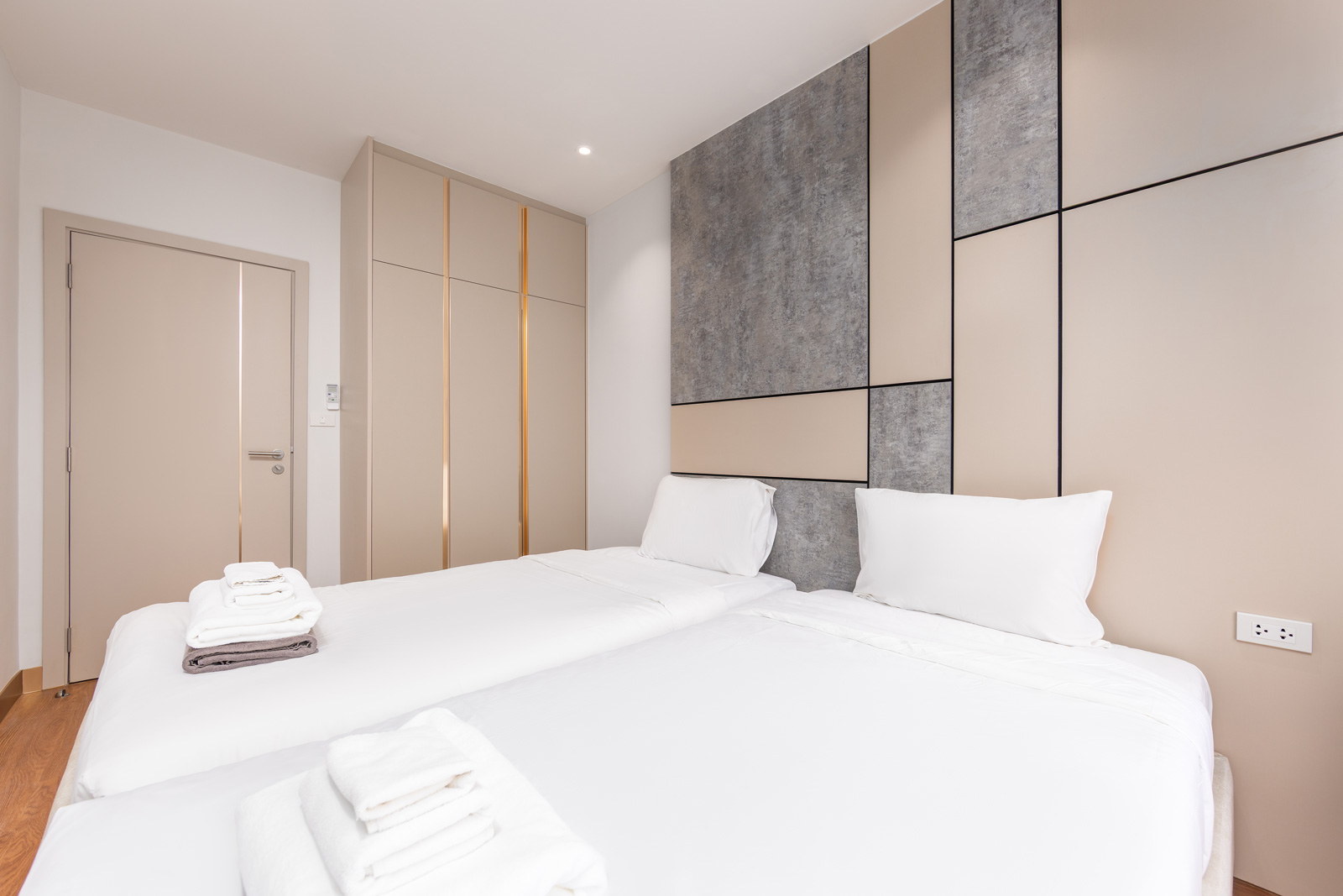 Bellevue Lagoon unit 414 (ID 701)