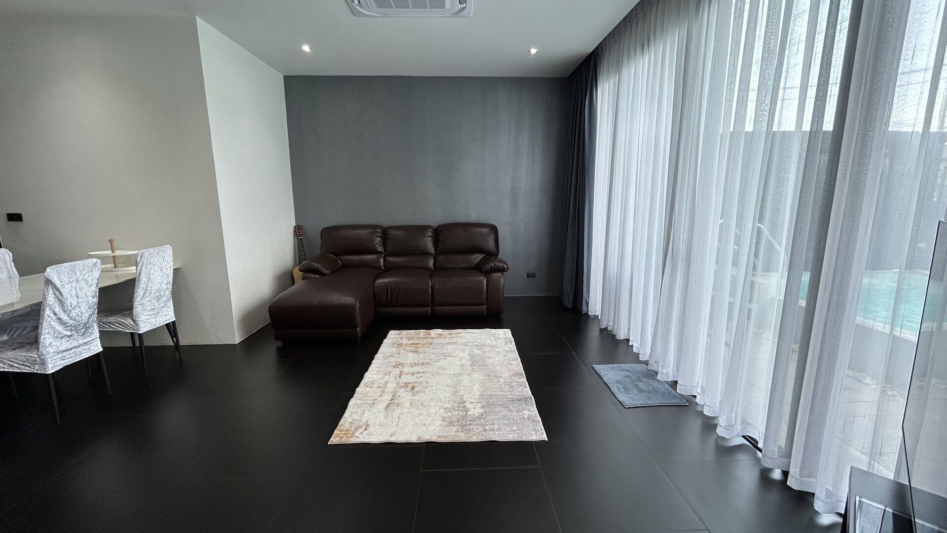 2 спальная вилла с бассейном в Чалонге (ID 1)