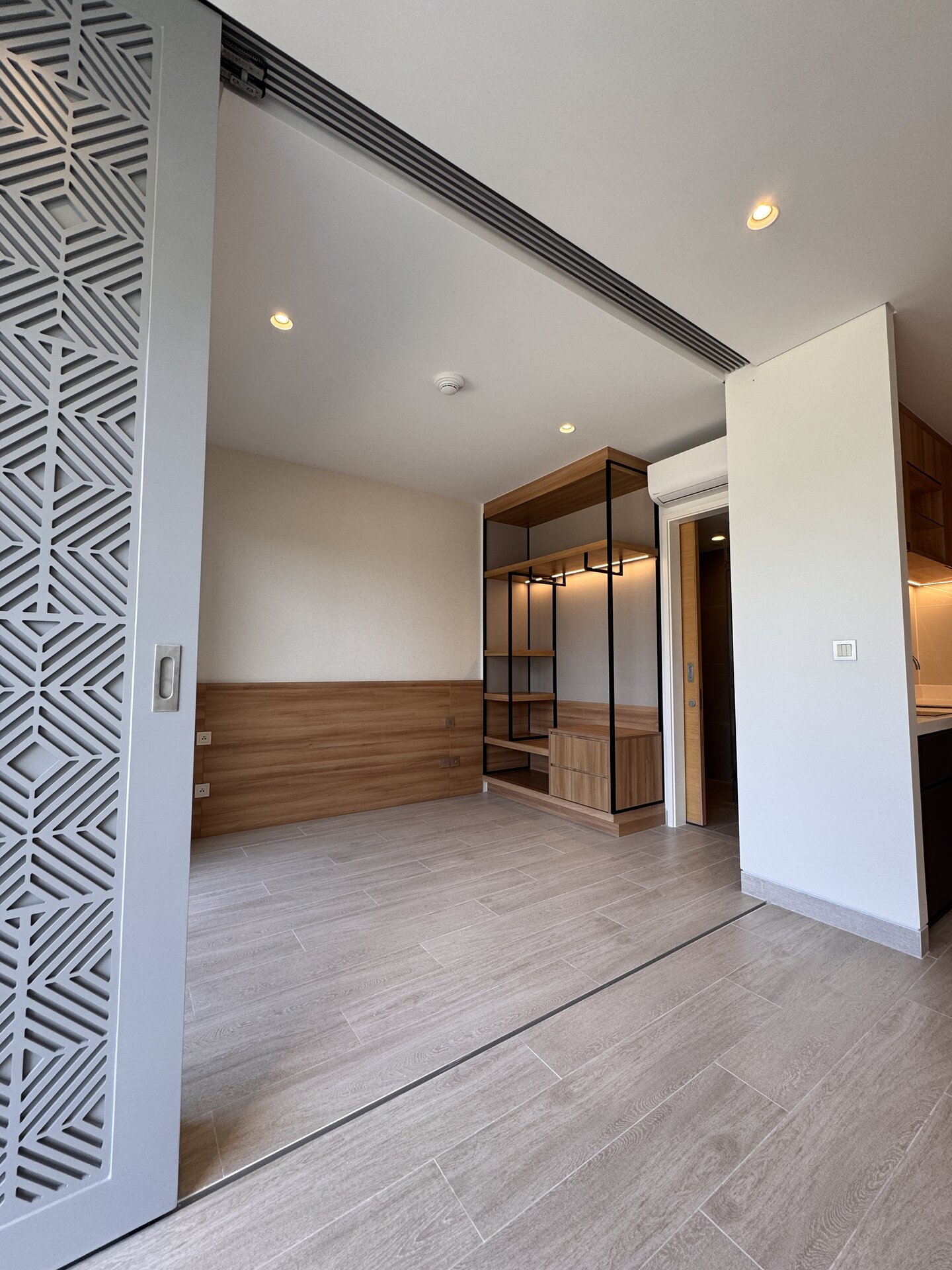Продажа 1-спальной квартиры с видом на озеро в Laguna Lakeside (ID 508)