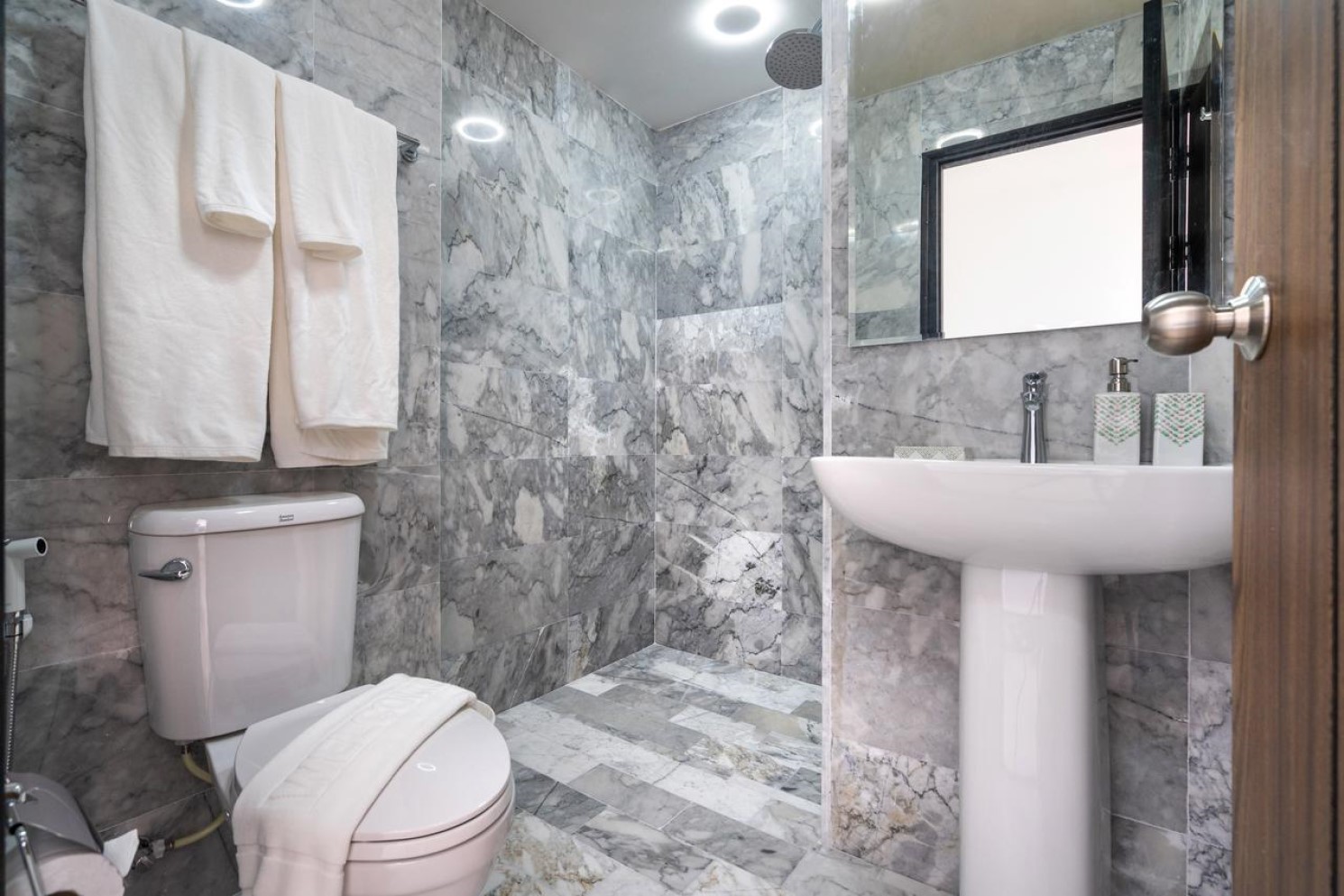 MBC的两间卧室公寓 (ID 137)