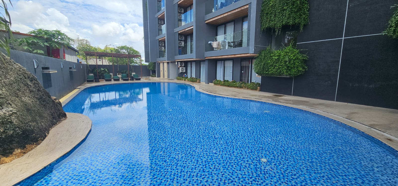 อพาร์ตเมนต์ 1 ห้องนอนวิวทะเล (ID 115)