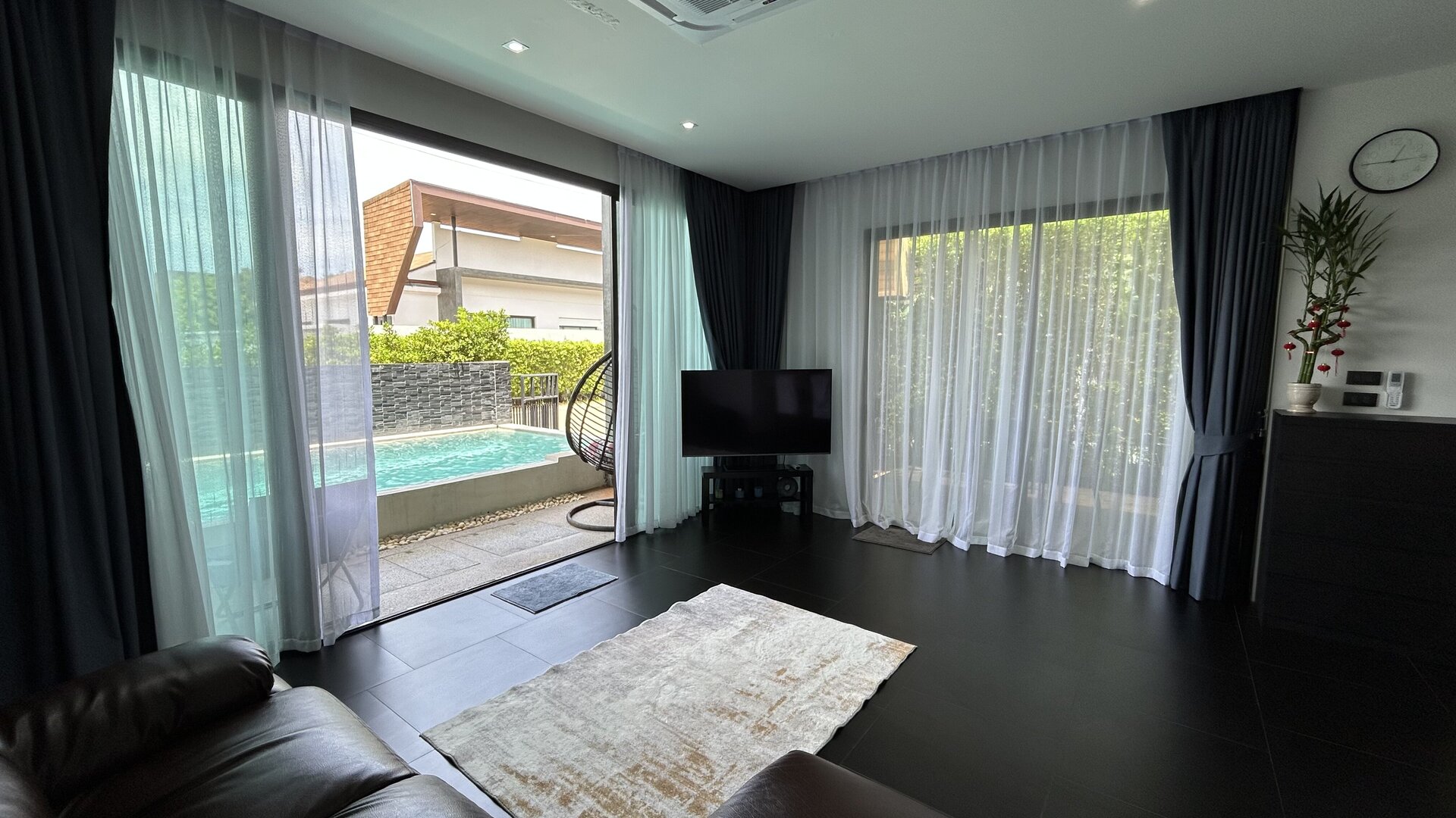 2 спальная вилла с бассейном в Чалонге (ID 1)