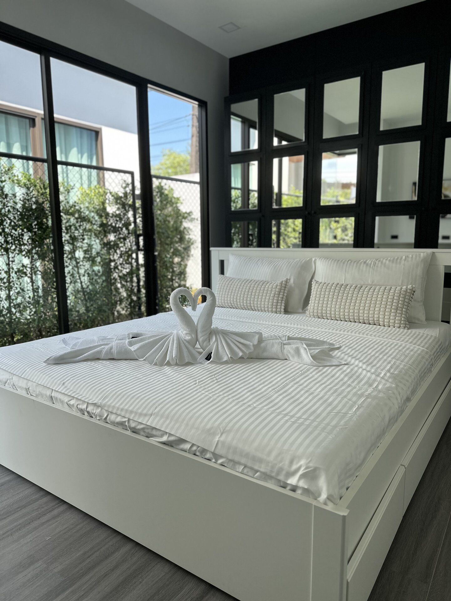 The 8 pool villa (ID 566)