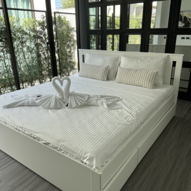 The 8 pool villa (ID 566)