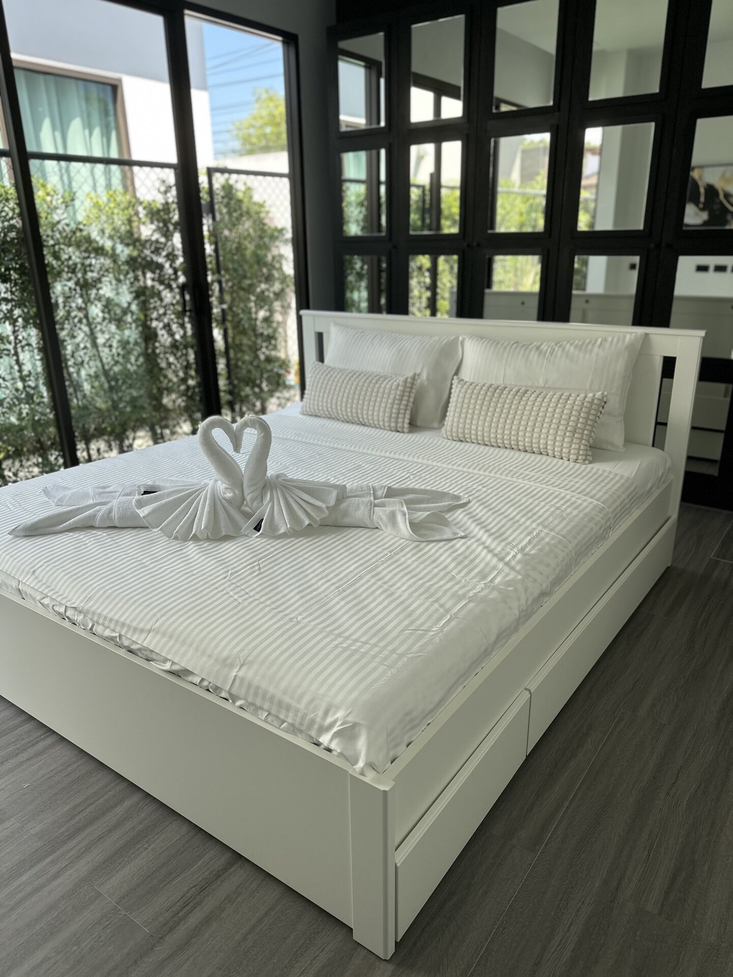 The 8 pool villa (ID 566)