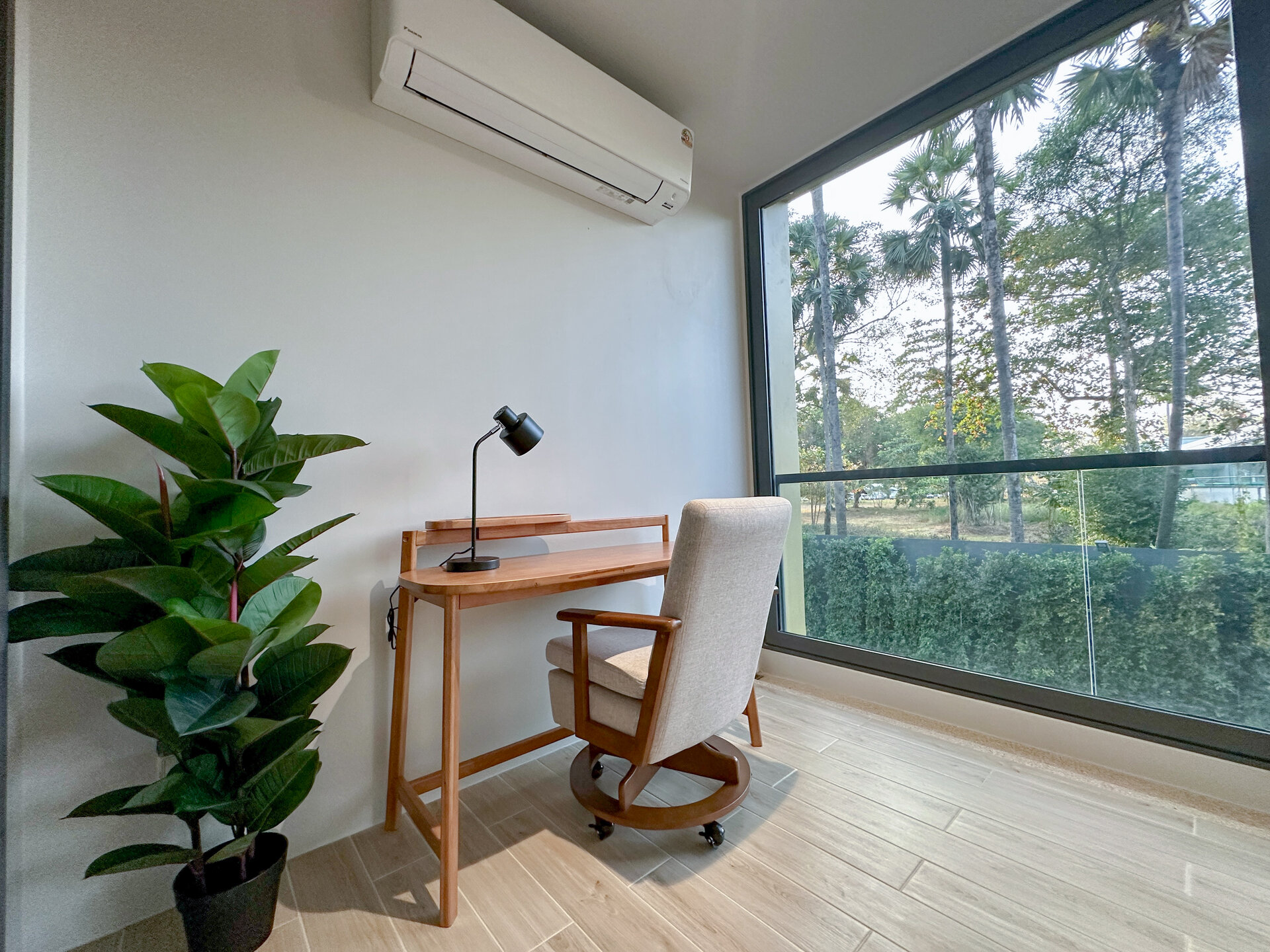 ลากูน่าบีชไซด์ (ID 553)