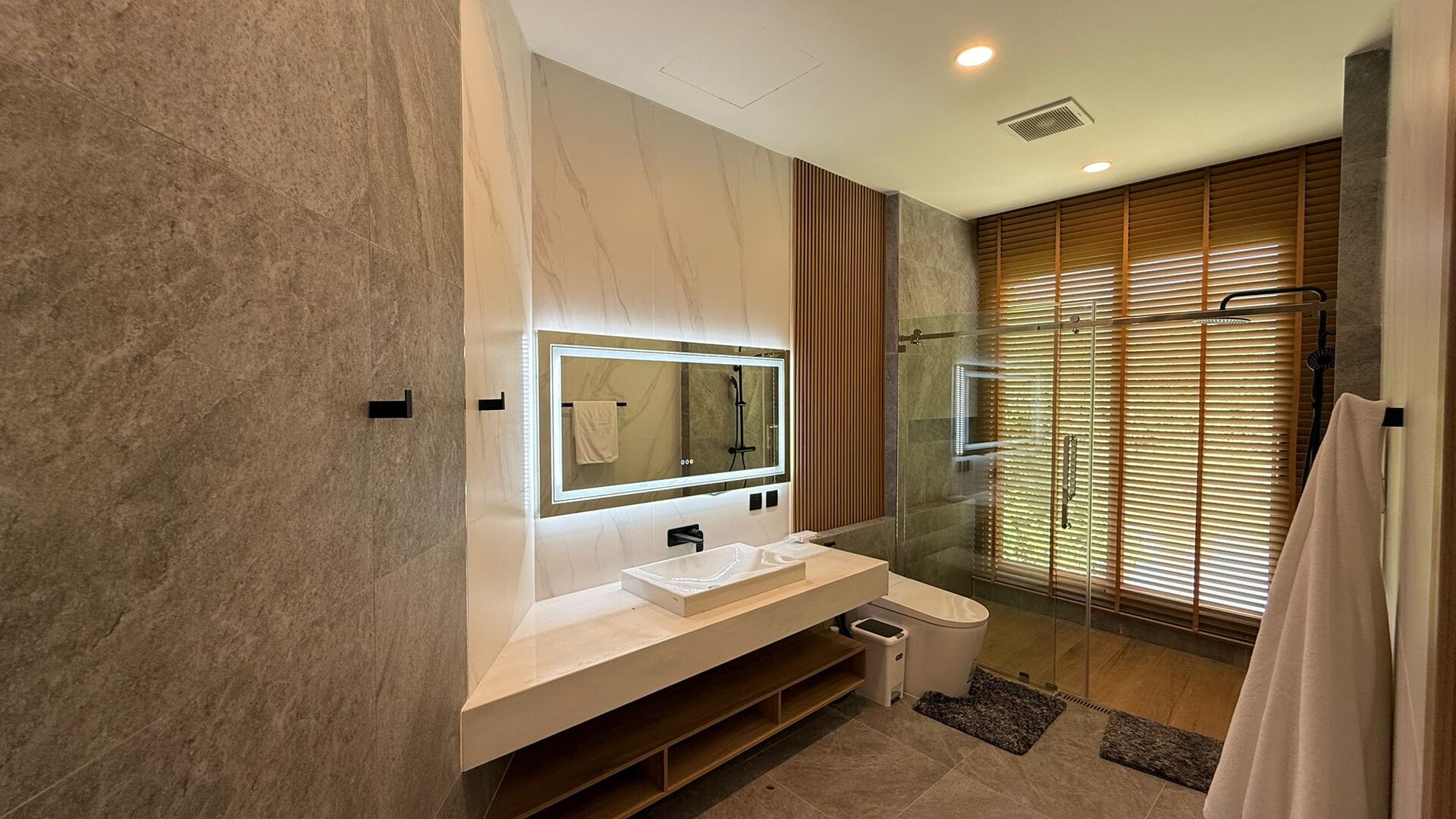 เลคฟร้อนท์วิลล่าบ้านมานิค-5 ห้องนอน (ID 155)