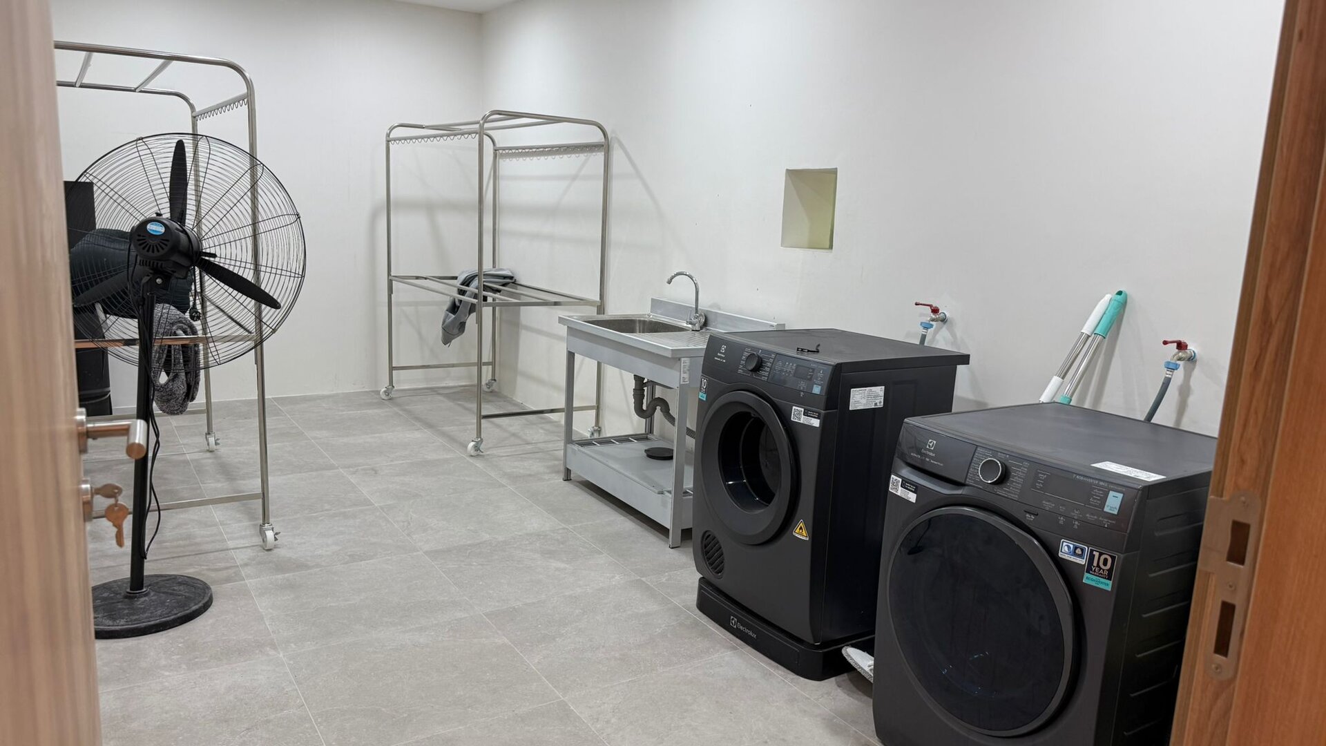 เลคฟร้อนท์วิลล่าบ้านมานิค-5 ห้องนอน (ID 155)