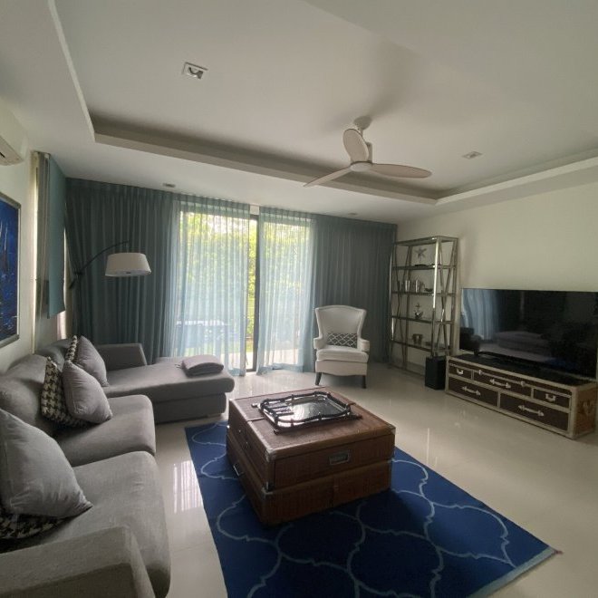 4 bedroom townhouse with swimming pool in Laguna Park (ID 49)