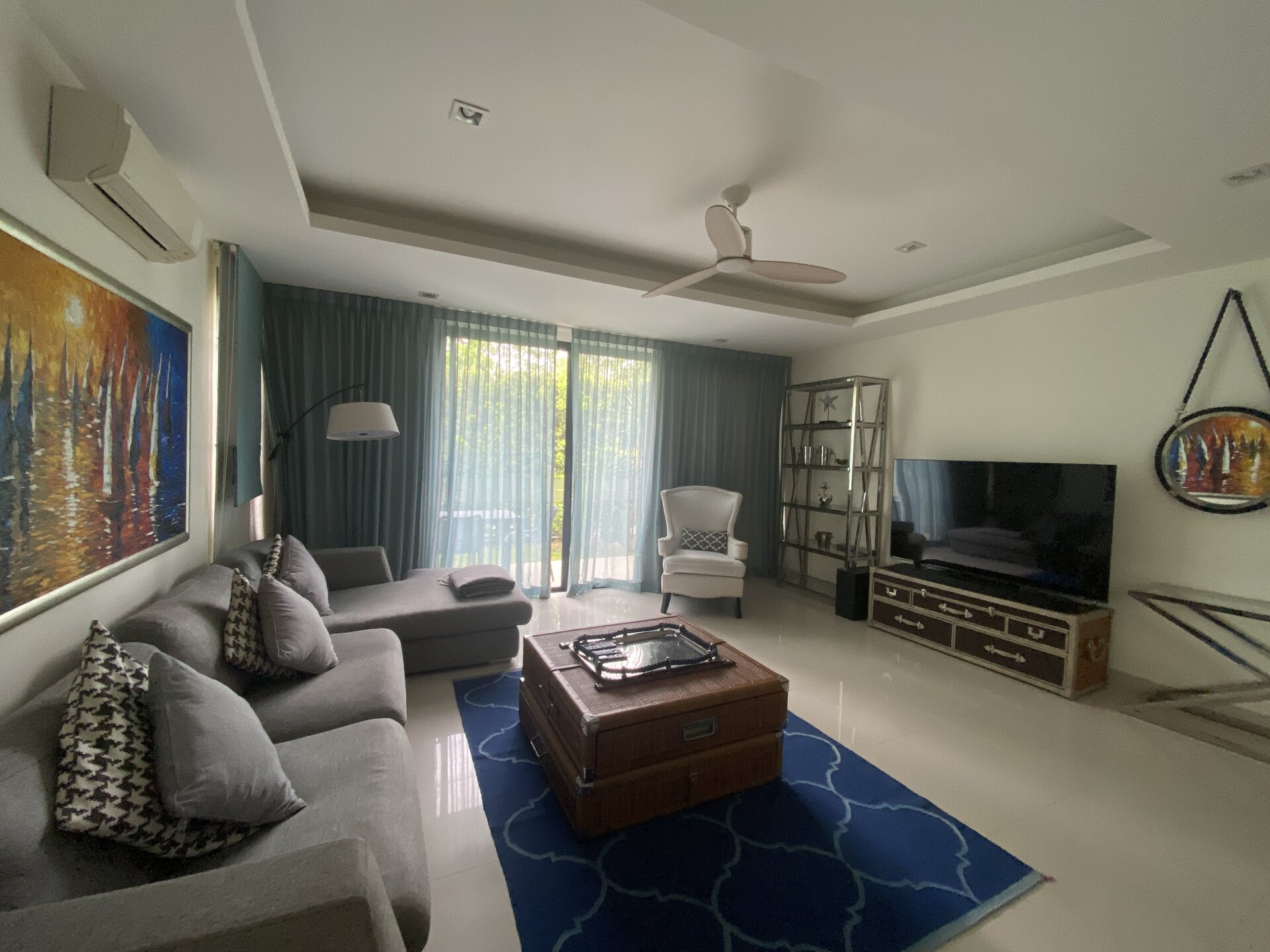 4 bedroom townhouse with swimming pool in Laguna Park (ID 49)