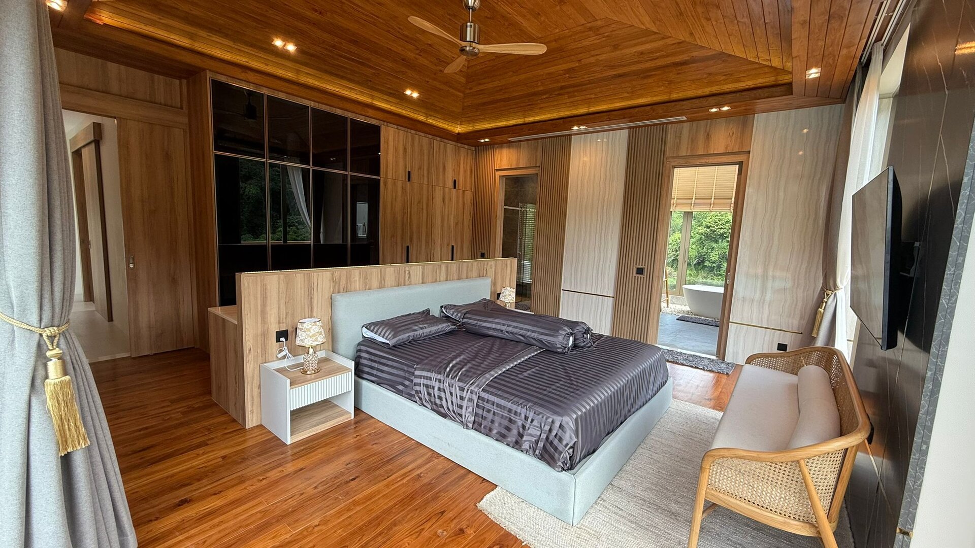 เลคฟร้อนท์วิลล่าบ้านมานิค-5 ห้องนอน (ID 155)