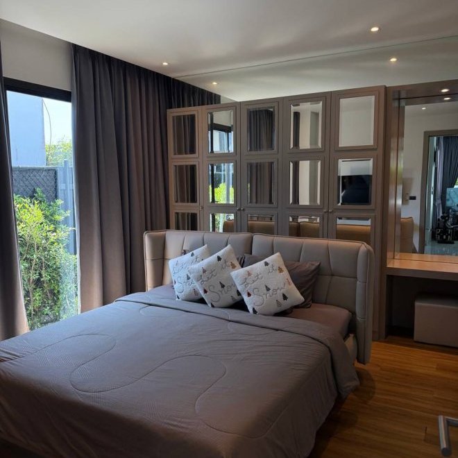 The 8 pool villa (ID 599)