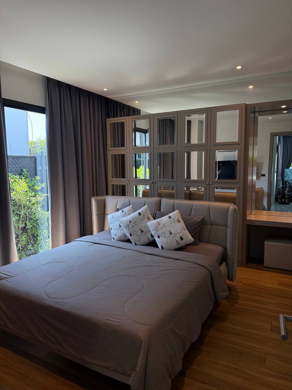 The 8 pool villa (ID 599)