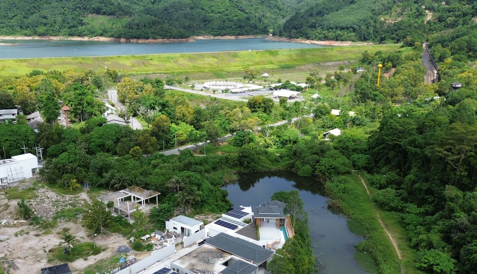 เลคฟร้อนท์วิลล่าบ้านมานิค-5 ห้องนอน (ID 155)