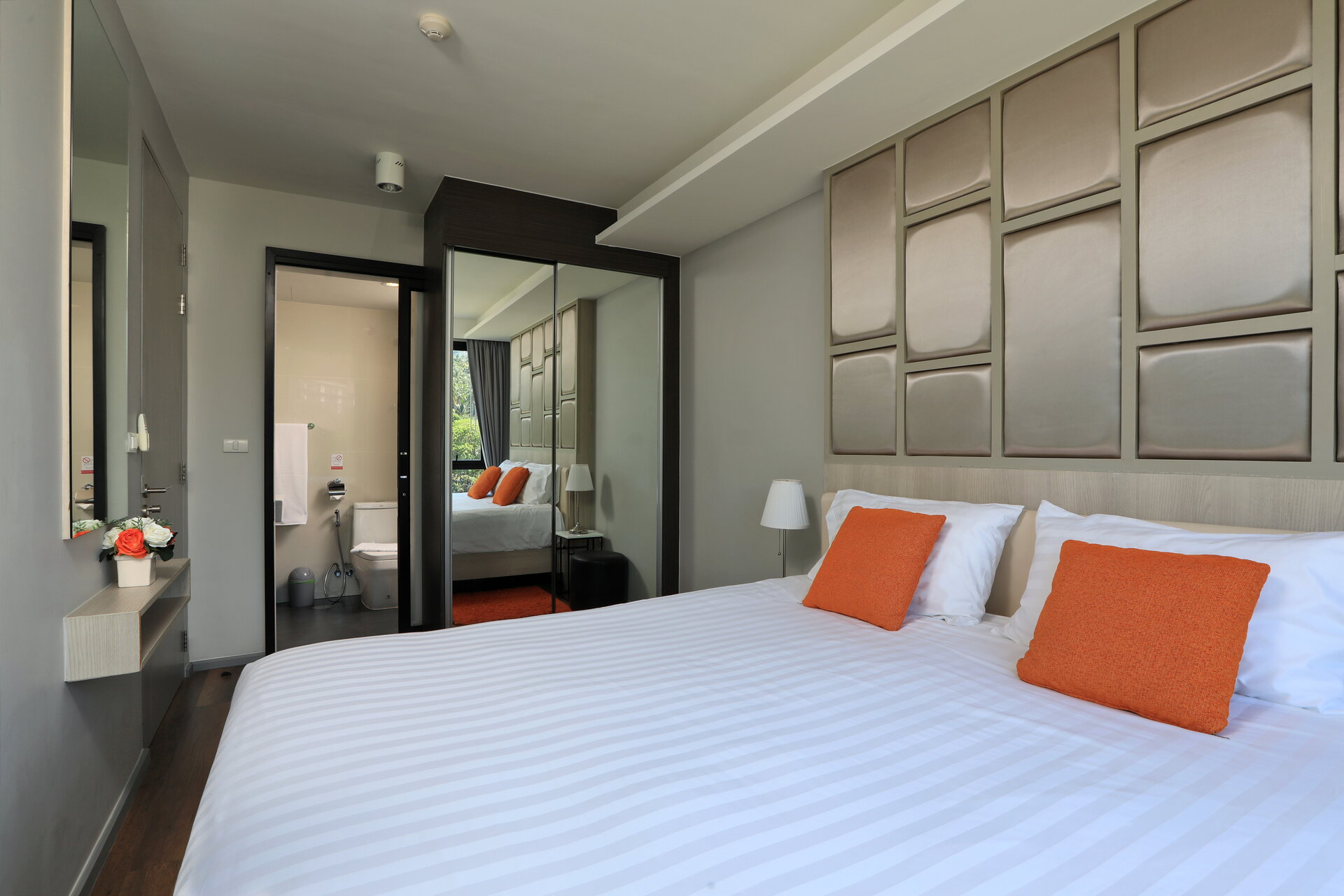 Продам 1 спальную квартиру в 6th Avenue Condo (ID 64)