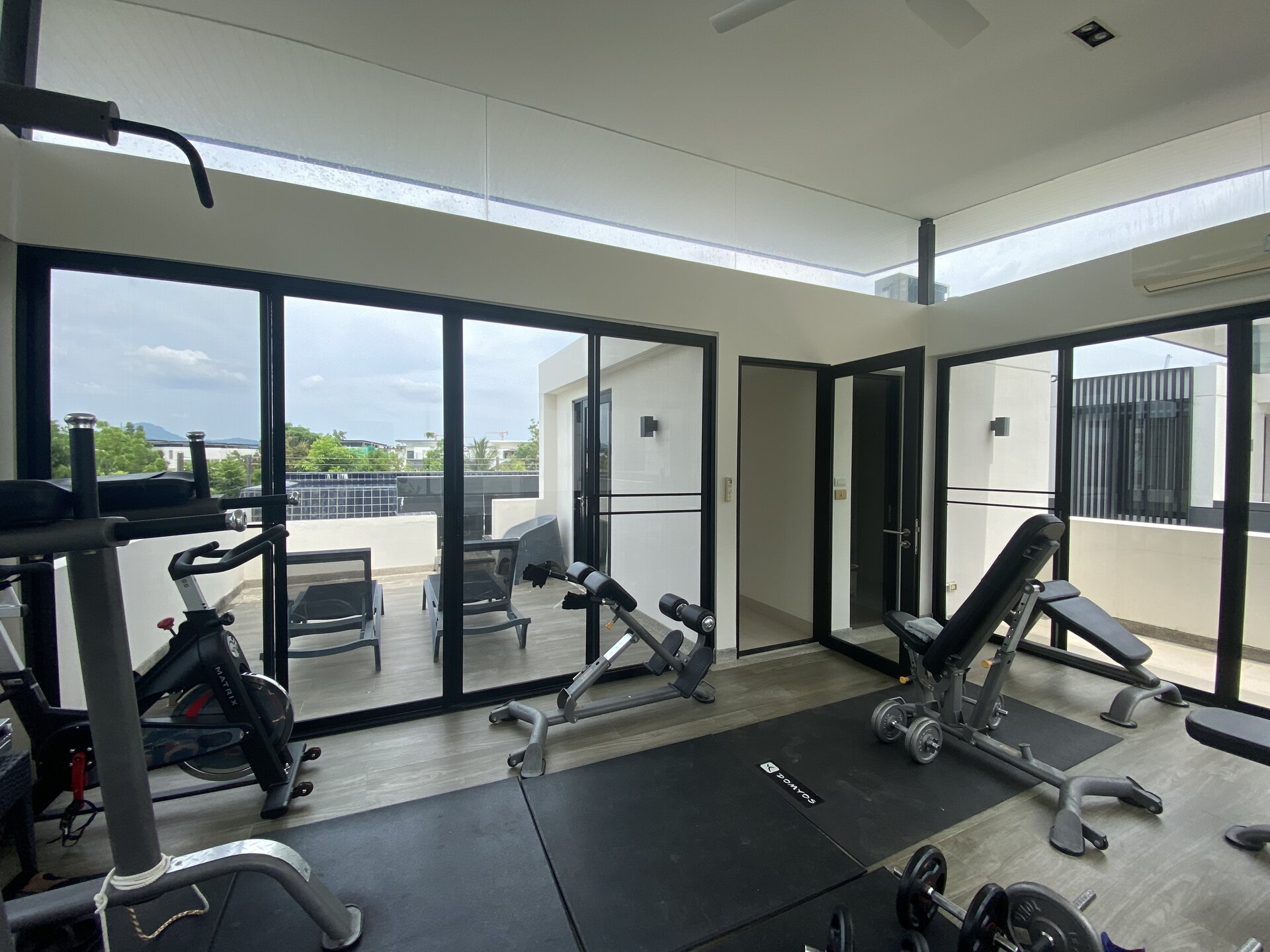 4 bedroom townhouse with swimming pool in Laguna Park (ID 49)