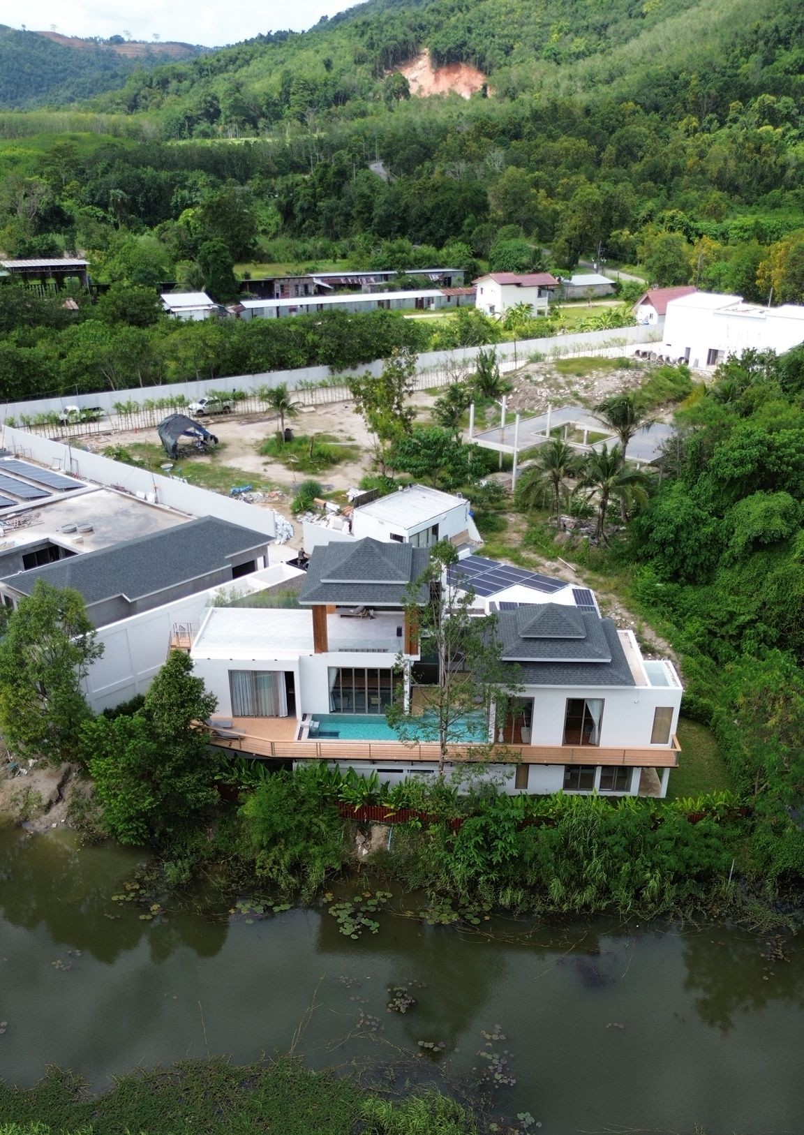 เลคฟร้อนท์วิลล่าบ้านมานิค-5 ห้องนอน (ID 155)