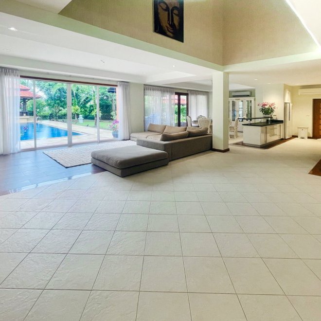 วิลล่าปรับปรุงใหม่ในลากูน่า (ID 623)