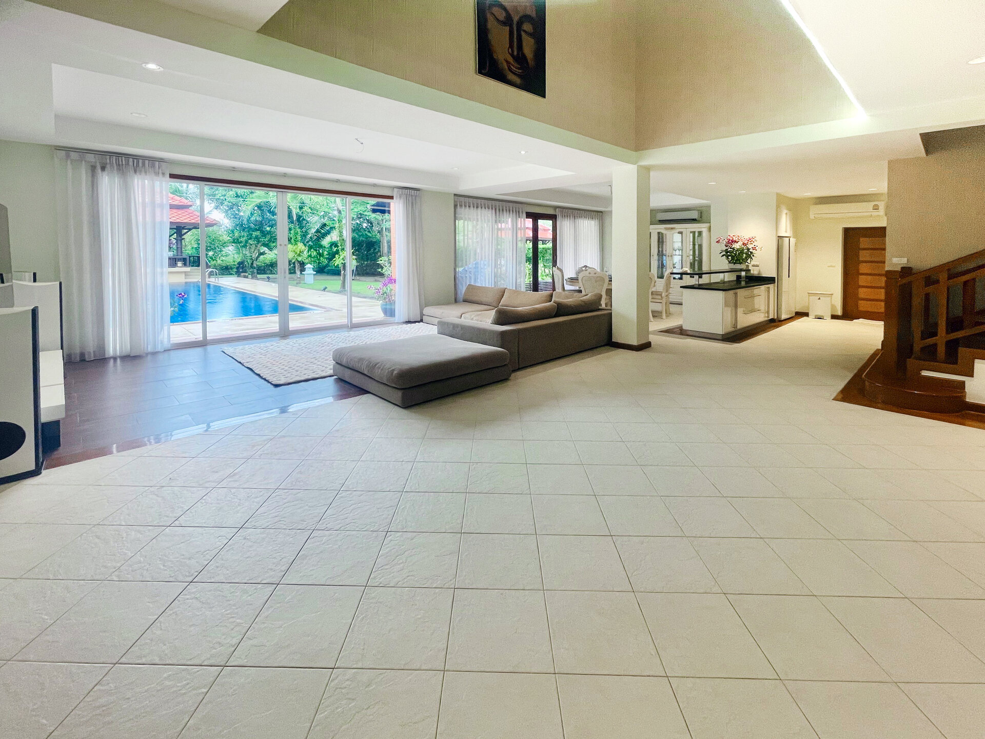 วิลล่าปรับปรุงใหม่ในลากูน่า (ID 623)