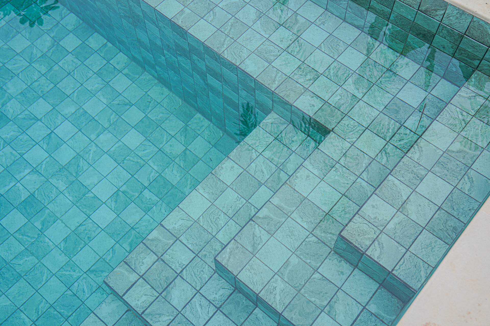 ตรีชาดาอาซัวร์ (ID 688)