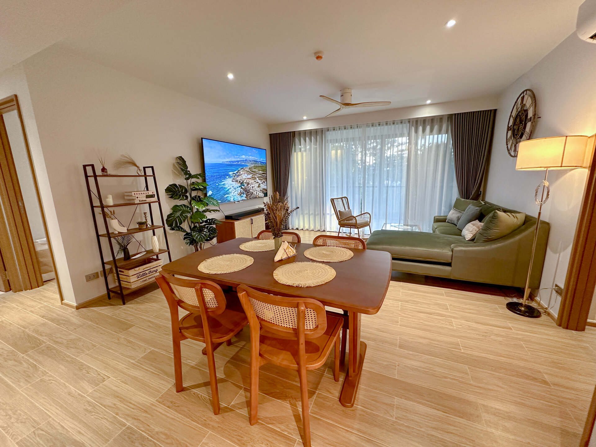 ลากูน่าบีชไซด์ (ID 553)