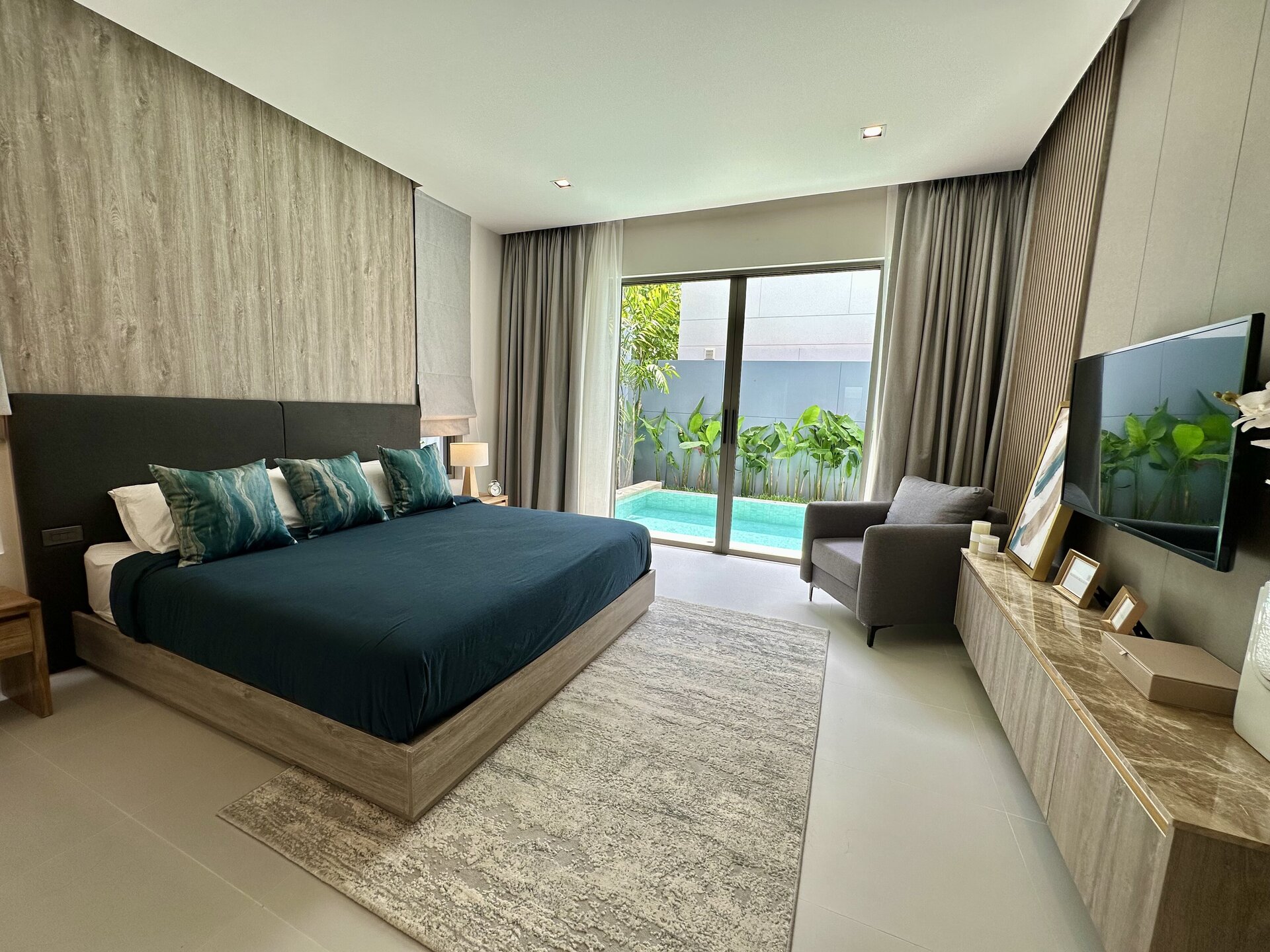 Аренда люксовой 3 спальной виллы в Zenity (ID 281)