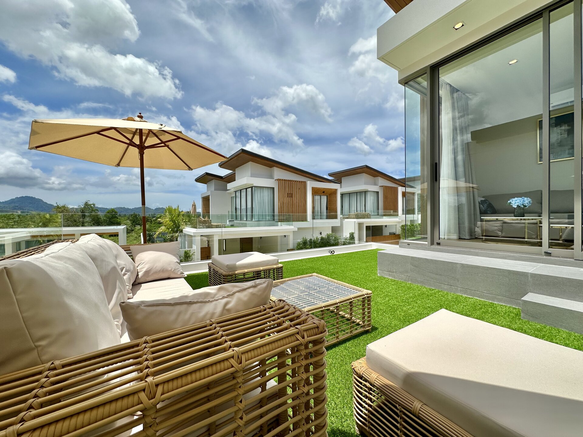 Аренда люксовой 3 спальной виллы в Zenity (ID 281)