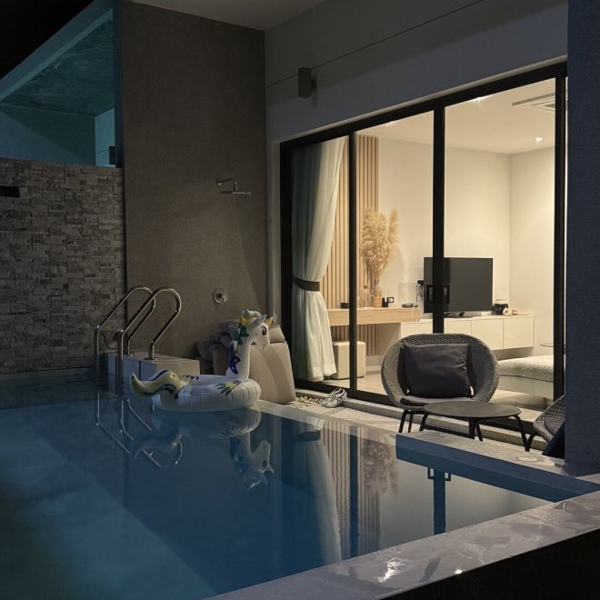 The 8 pool villa (ID 598)