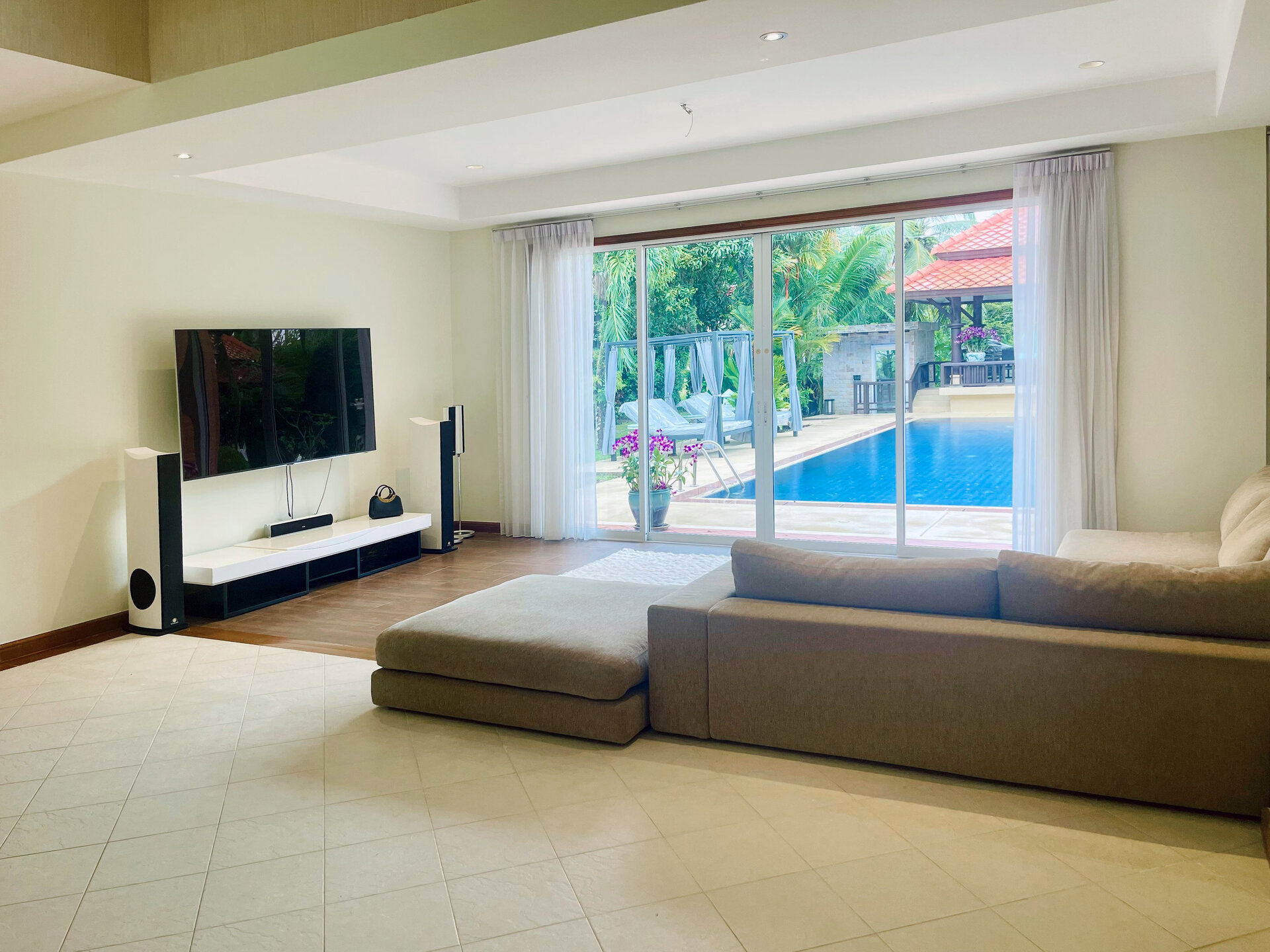 วิลล่าปรับปรุงใหม่ในลากูน่า (ID 623)