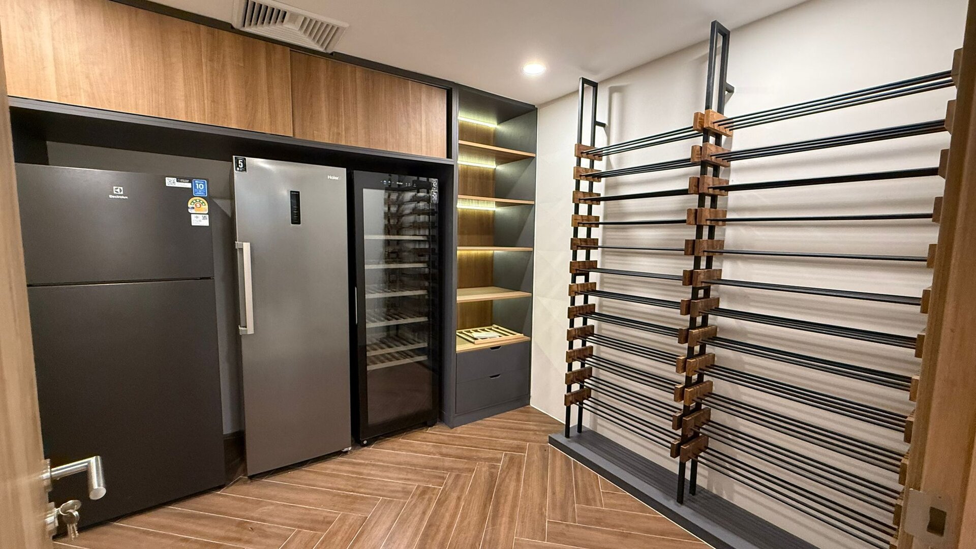 เลคฟร้อนท์วิลล่าบ้านมานิค-5 ห้องนอน (ID 155)