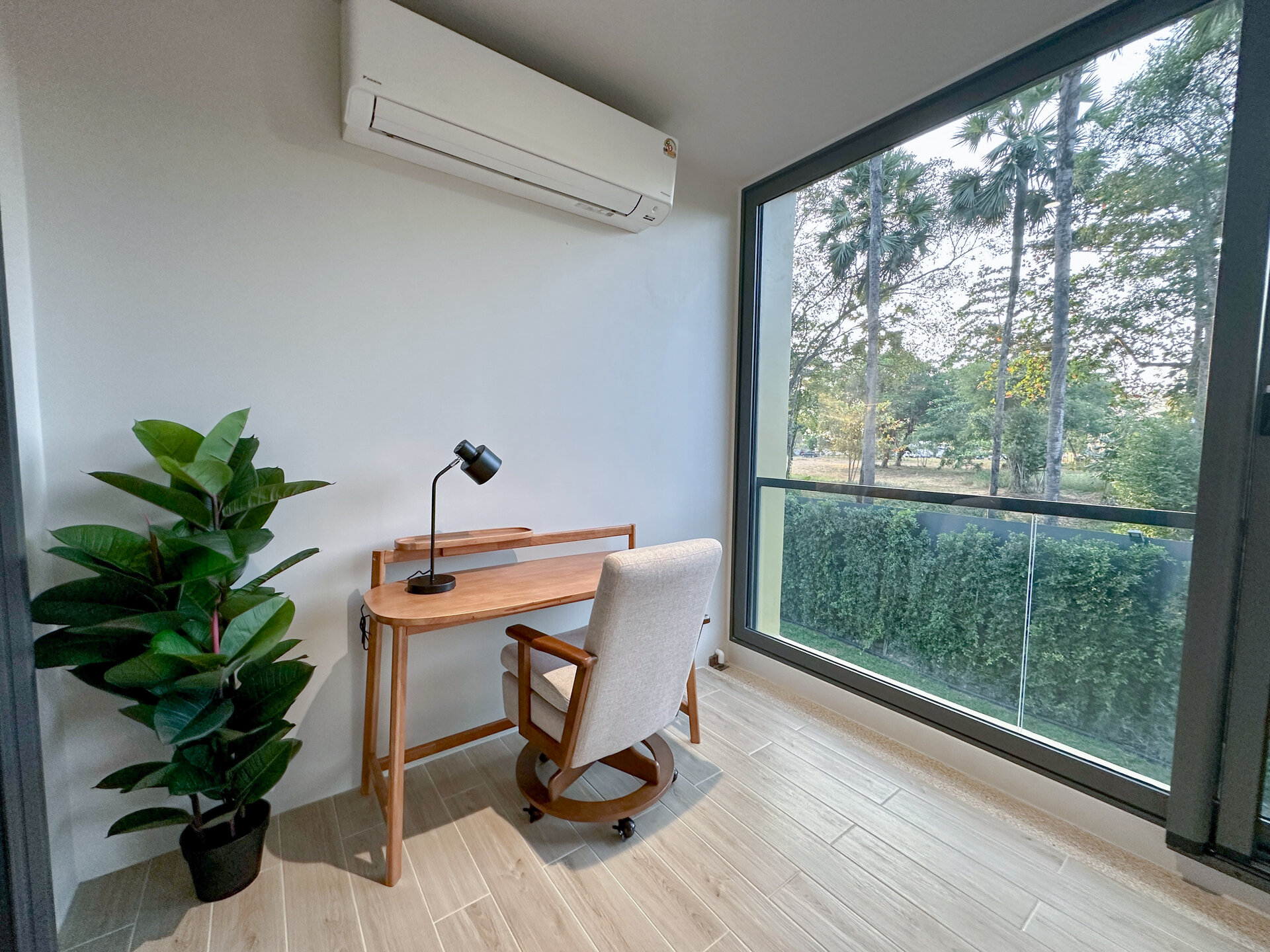 ลากูน่าบีชไซด์ (ID 553)